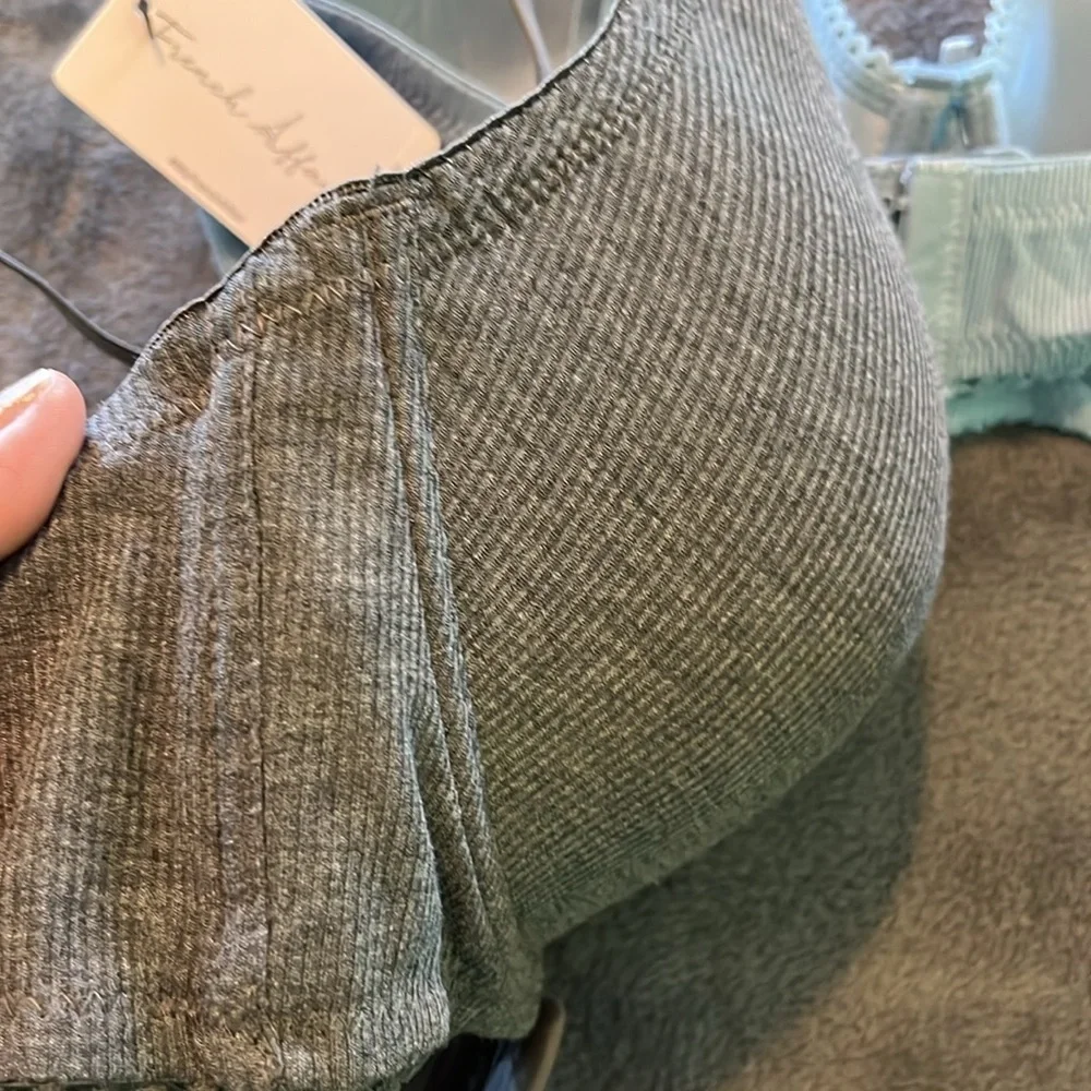 2 pack padded bras.